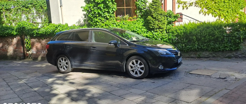 Toyota Avensis cena 38500 przebieg: 198500, rok produkcji 2013 z Świnoujście małe 56